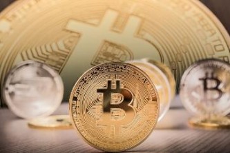 数字货币领域：IM钱包与小狐狸钱包（MetaMask）多维度对比分析